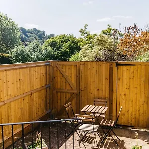 Apartment New -bright -fresh - With Parking & For Electric Cars, Bath